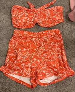 Vibrant Orange & White Floral Two-Piece Set – Strapless Bandeau Top & High-Waist Shorts small