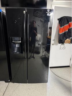 Side-by-side refrigerator