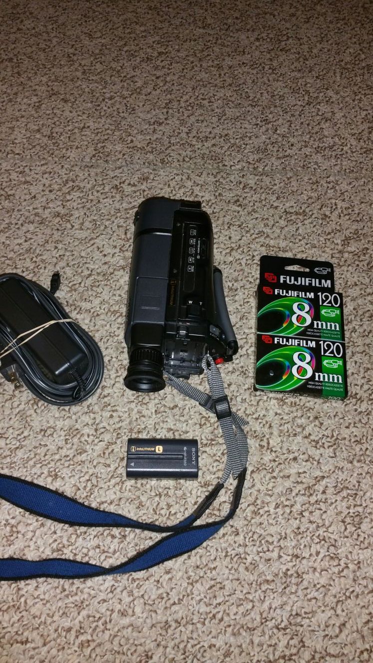 Sony handycam vision ccd-trv25 ntsc with 2 cassette