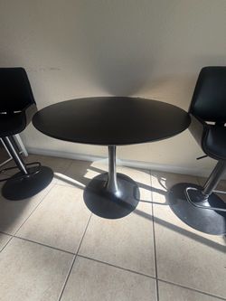 Black Round Tulip Pedestal Dining Table