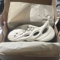 Yeezy Foam Runner Sand 