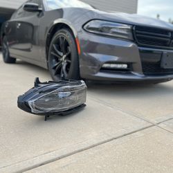 2018 Dodge Charger SXT head Light Assembly 