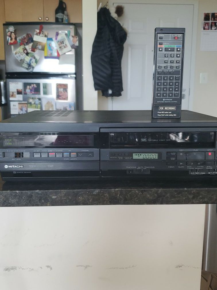 HITACH VHS Portable Video Tape Recorder VT-TU98A