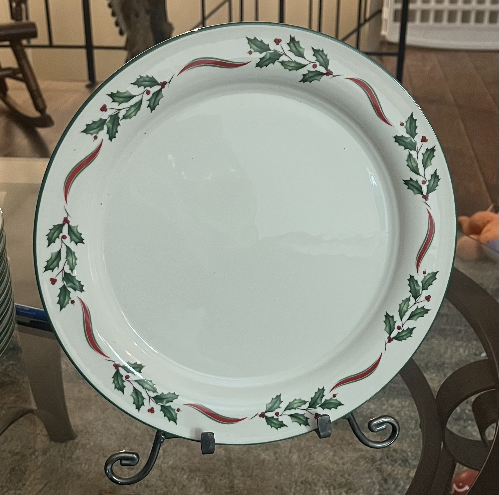 LENOX CHINASTONE “COUNTRY HOLLY” DINNER PLATES