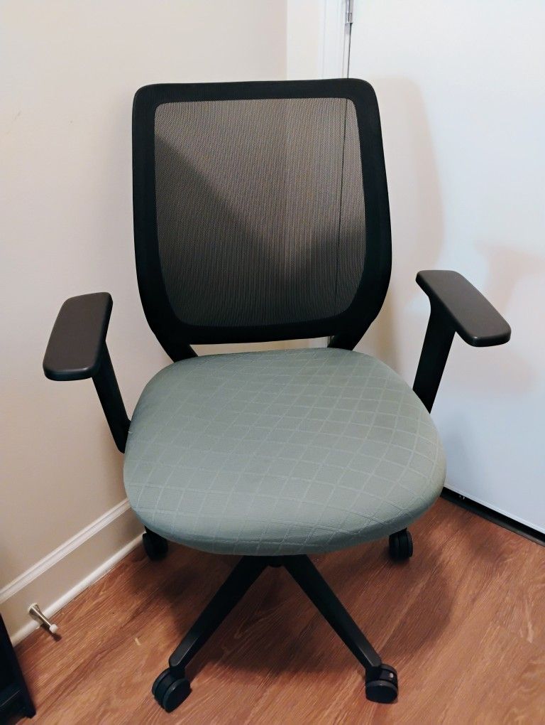 Staple Essential Task Chair - Desk Chair - Office Chair