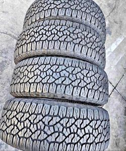 275/65/20 Goodyear Selling a set of 4 tires in excellent condition 🫡