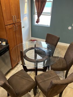 Coffee Table with 4 chairs 
