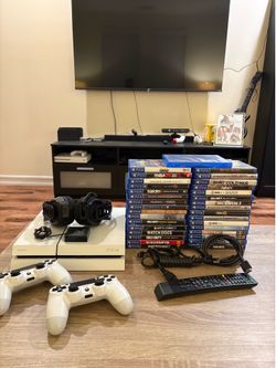 Glacier White PlayStation 4 Gaming System Bundle