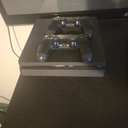 Ps4 Slim With 2 Controllers And Cables