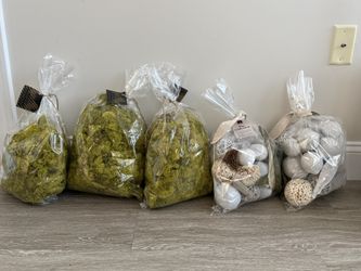 Decorative Moss & Potpourri Bags