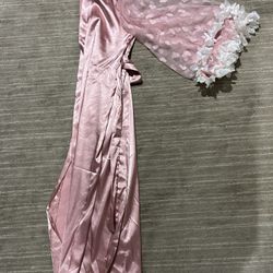 Very pretty pink long silky robe size large