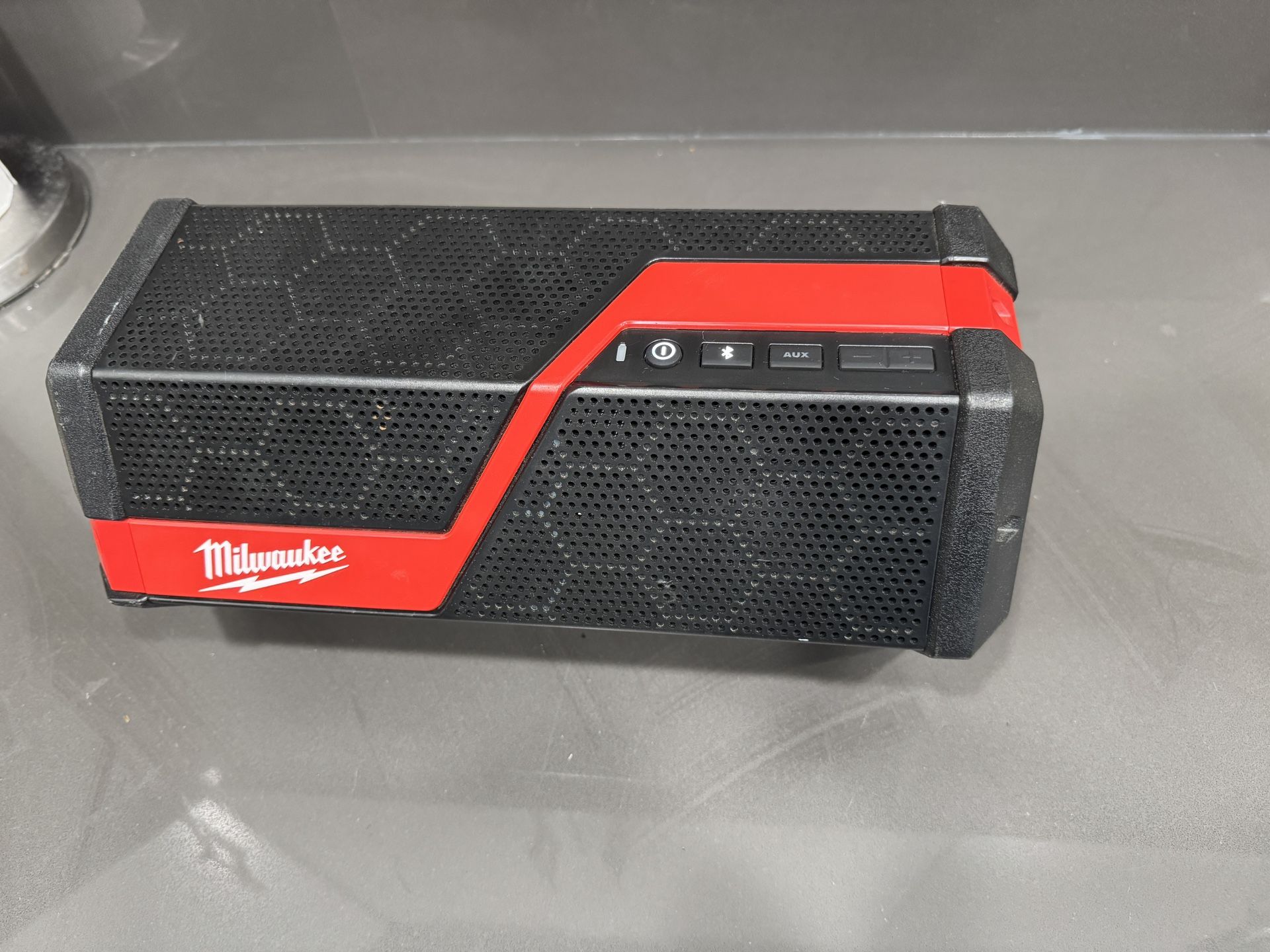 Milwaukee Bluetooth Jobsite Speaker