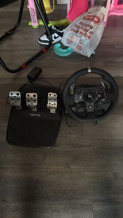Logitech G920 Racing Wheel and Pedals