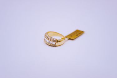 18 K yellow gold cluster diamond ring