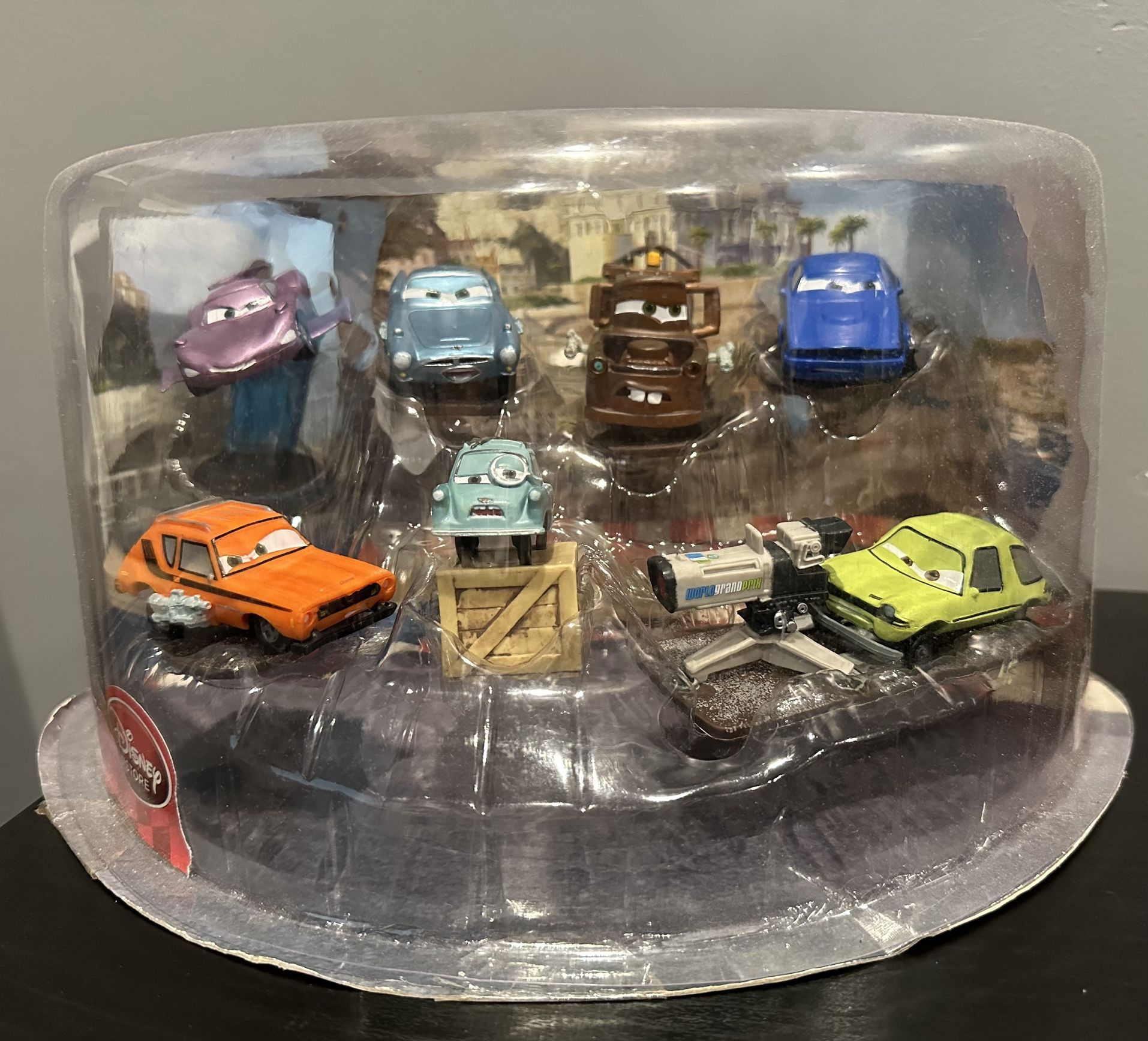Disney Cars 2 Deluxe 7 Figurine Play Set Mater Finn