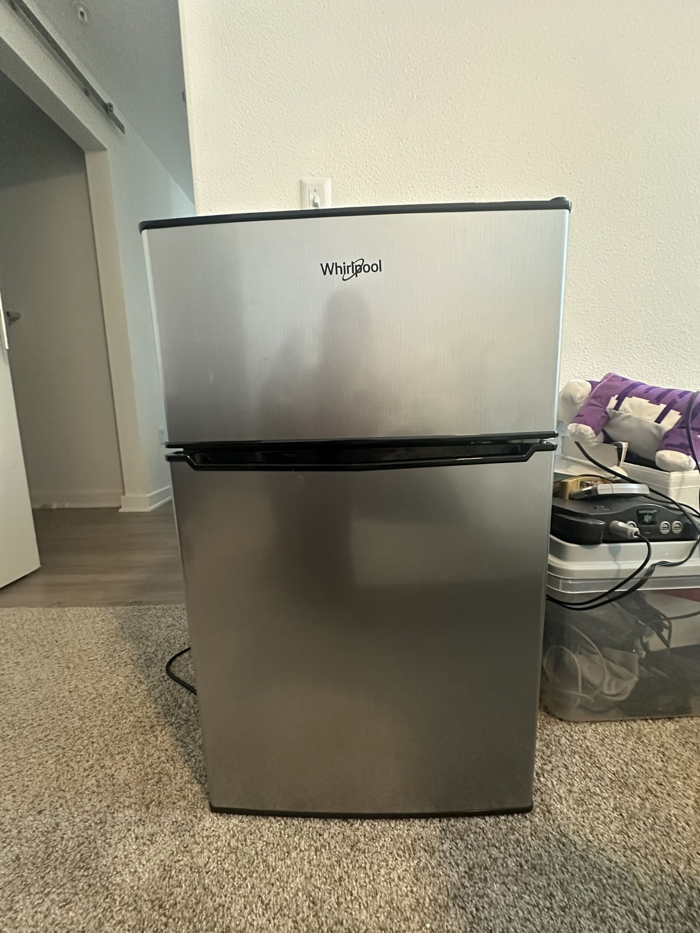 Mini Fridge + Freezer Whirlpool