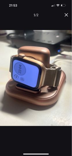 Apple Watch SE rose gold with charging port