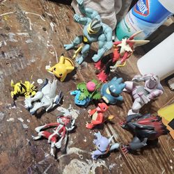 POKEMON FIGURES LOT