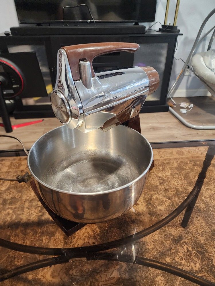 1980s Sunbeam Vista Deluxe Mixmaster