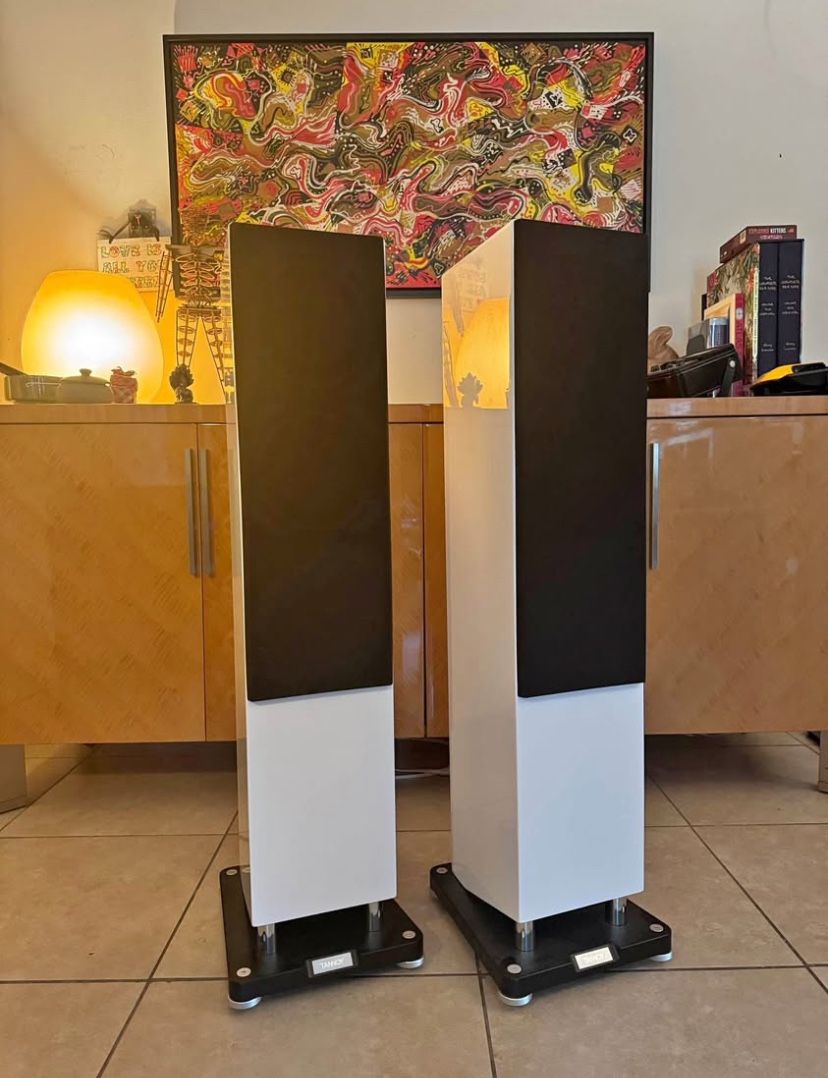 White Tonnoy  Revolution Xt6f