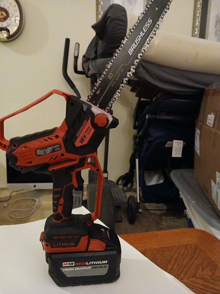 Brand NEW CHAINSAW ACCEPTS 10-14 INCH CHAIN RUNS WITH MILWAUKEE battery