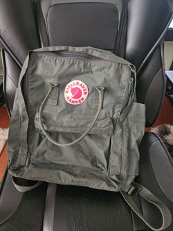 Classic Sized Fjällräven Kånken Backpack Military/Army Green