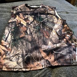 Men’s Medium Sleeveless Camouflage Shirt – No Tags