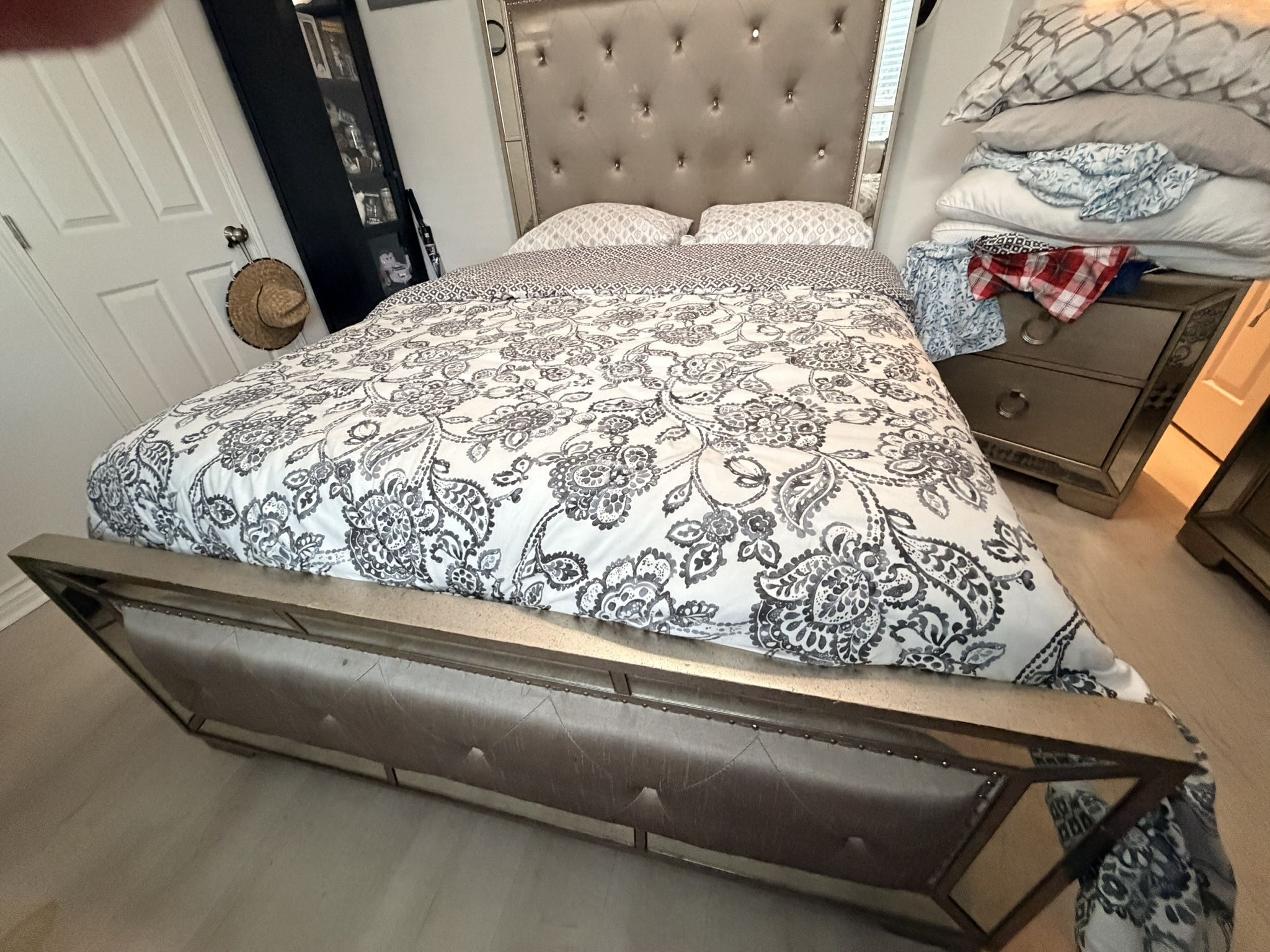 Bedroom set