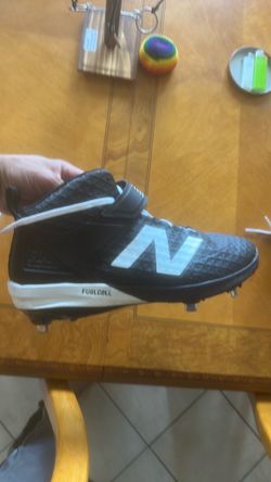 Baseball cleats