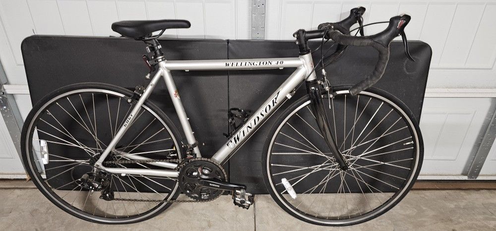Light Road Bike With Aluminum Frame