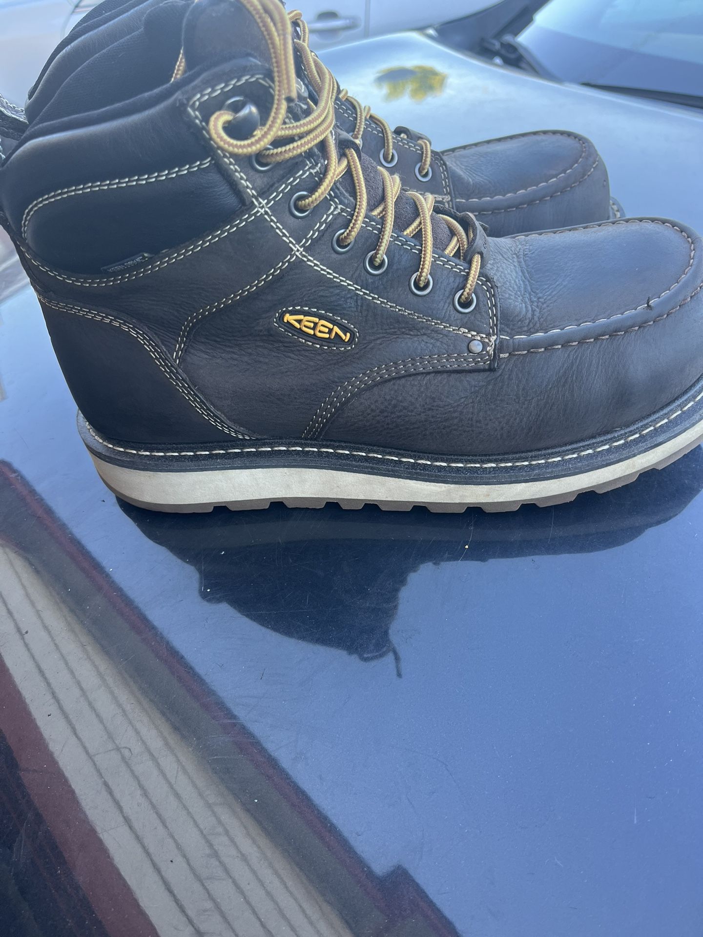 Keen men shoes, size 10 waterproof