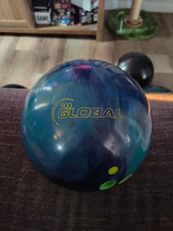 900 Global Xponent bowling ball