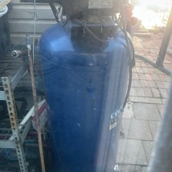 Compresser  60 Gallon 