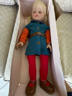 Madame Alexander Chloe Blonde Doll 2010 Avon w/ Box & COA