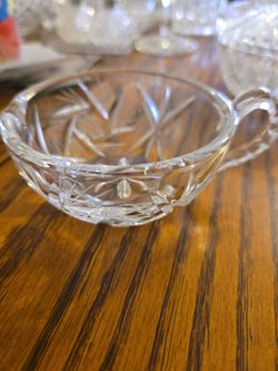 Vintage pinwheel starburst single-handled glass nappy bowl