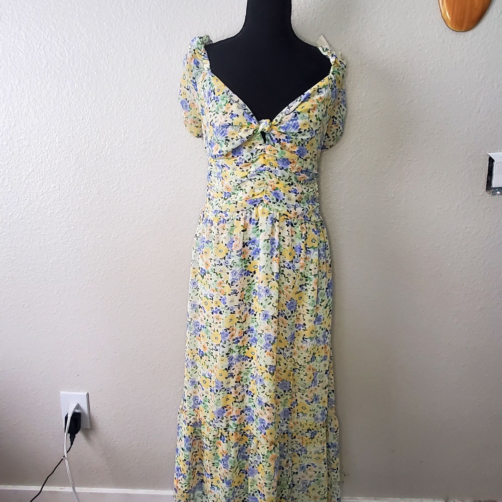 NWT ASTR Women’s Yellow Green Floral Dress Size: Large