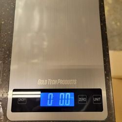 Kitchen scale. Measures in grams, kg, lb, ml, fl oz. Goes up to 22 lb.

$15 FIRM Each

5 Available