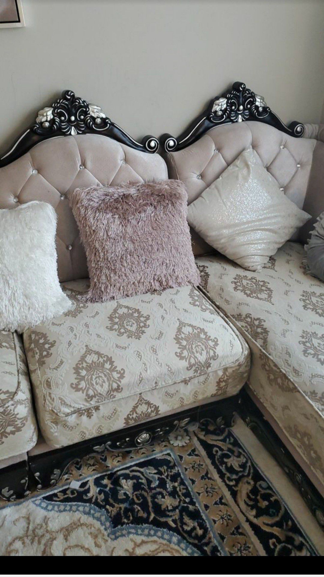 Living room couch I buy it for 3000 $