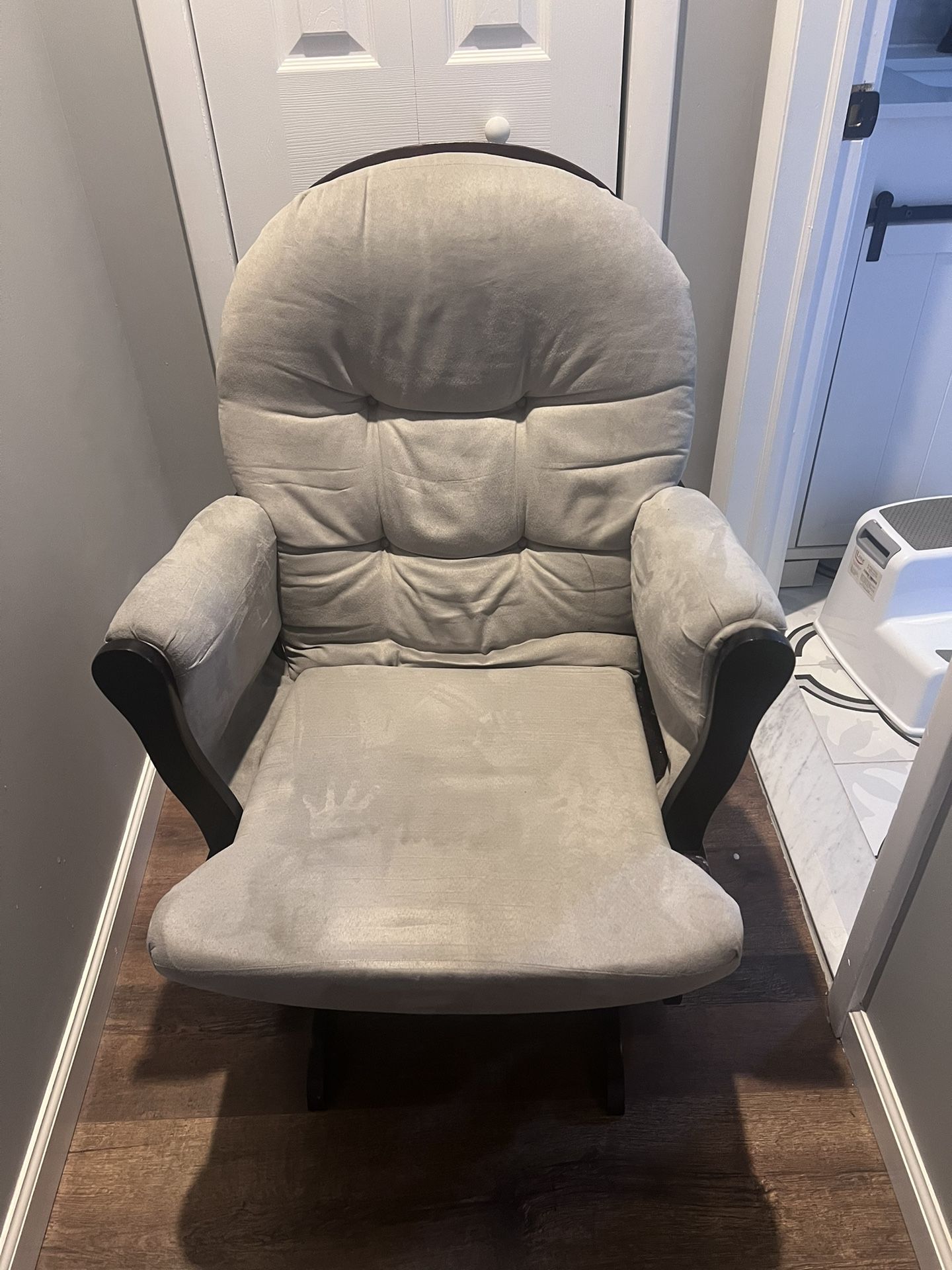 Recliner- Windsor Glider And ottoman