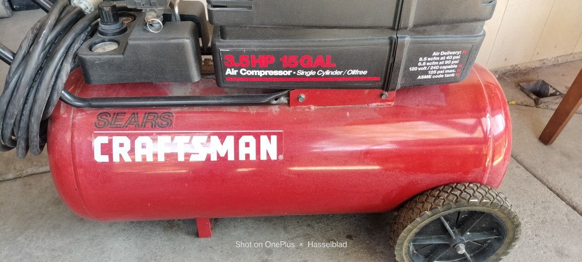 Selling Craftsman 15 Gallons Air Compressor Like New