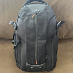 VANGUARD Up-Rise II 43 Sling Bag Backpack for Camera Gear BLACK (Good condition) PICK UP IN CORNELIUS