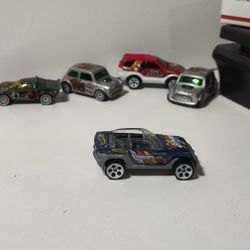 Hot Wheels 2004 Toys Jeepster Luna 2 Diecast Scale 1:64