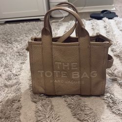 Marc Jacob’s The Tote Bag Leather