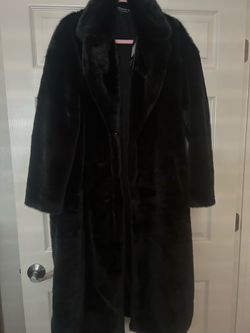 New with tags faux fur coat