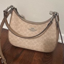 Teri Hobo Bag In Blocked Signature Canvas