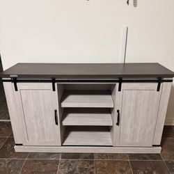 Farmhouse TV Stand / Entertainment Center – Sliding Barn Doors