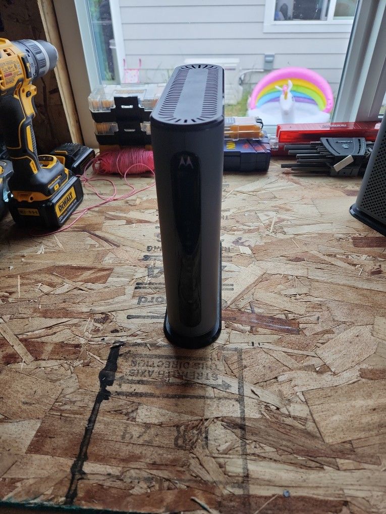 Motorola MG7315 Modem WiFi Router Combo | DOCSIS 3.0 Cable Modem + N450 Single