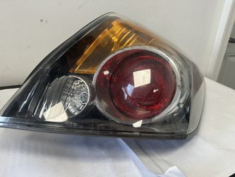 2007-2012 Nissan Altima Tail Light