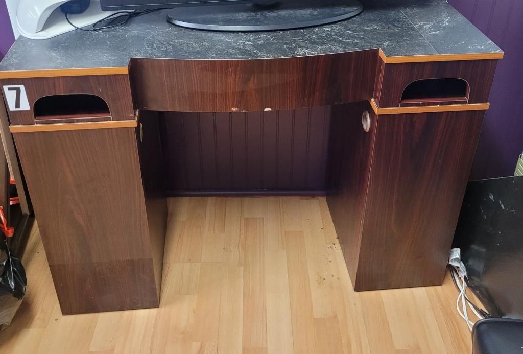 Manicure Table