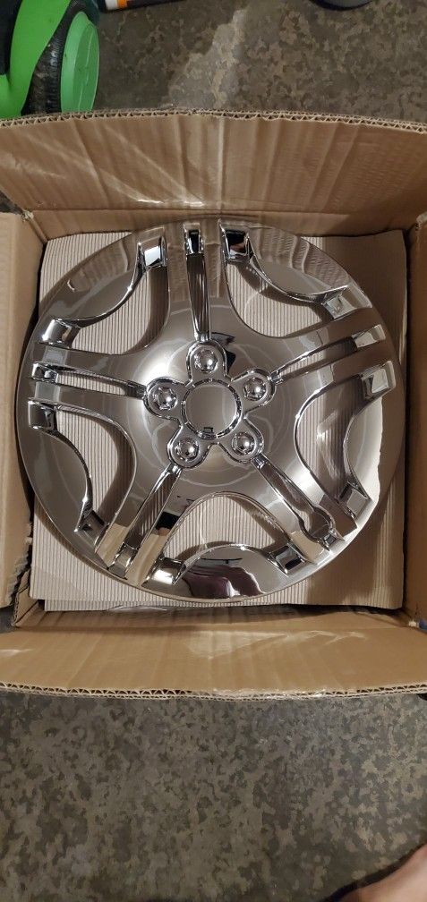 BRAND NEW UNUSED HUBCAPS/WHEEL COVERS 